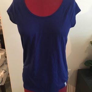 New Women’s Small Under Armour Top Athletic Shirt